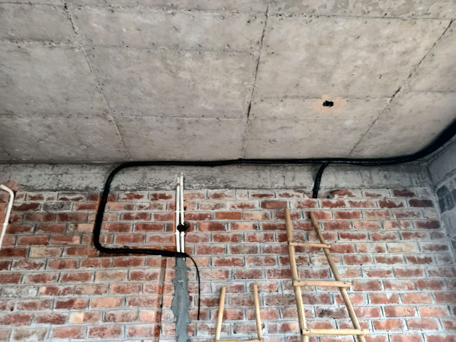 68627fba132c7concealed-ac-pipe-installat.jpg